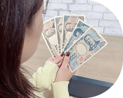 お給料の受け渡し