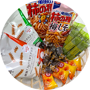 お菓子やジュース、スイーツ、軽食